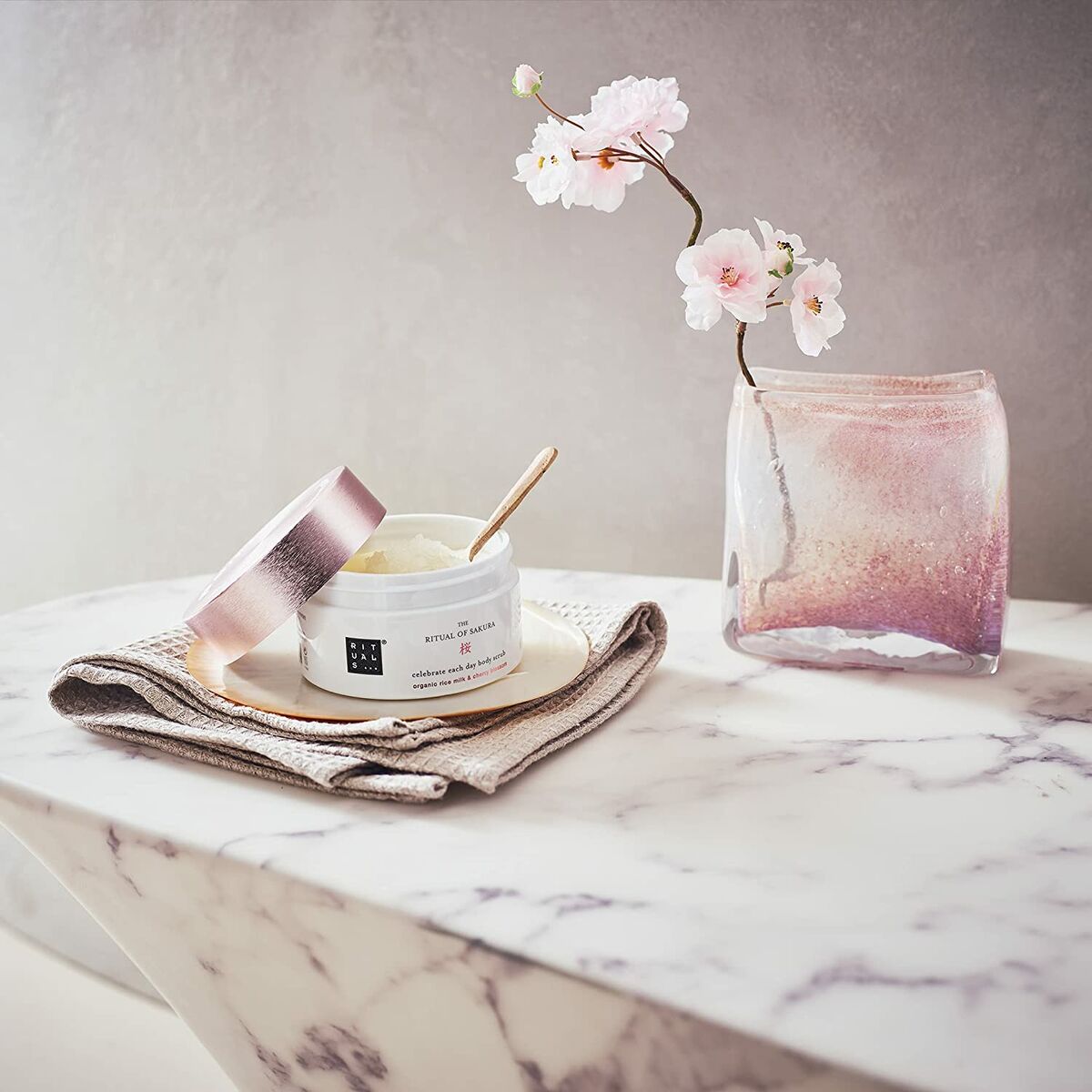 V3HEC6E77502F4A234675C7BE74417B40B9R5528810P2